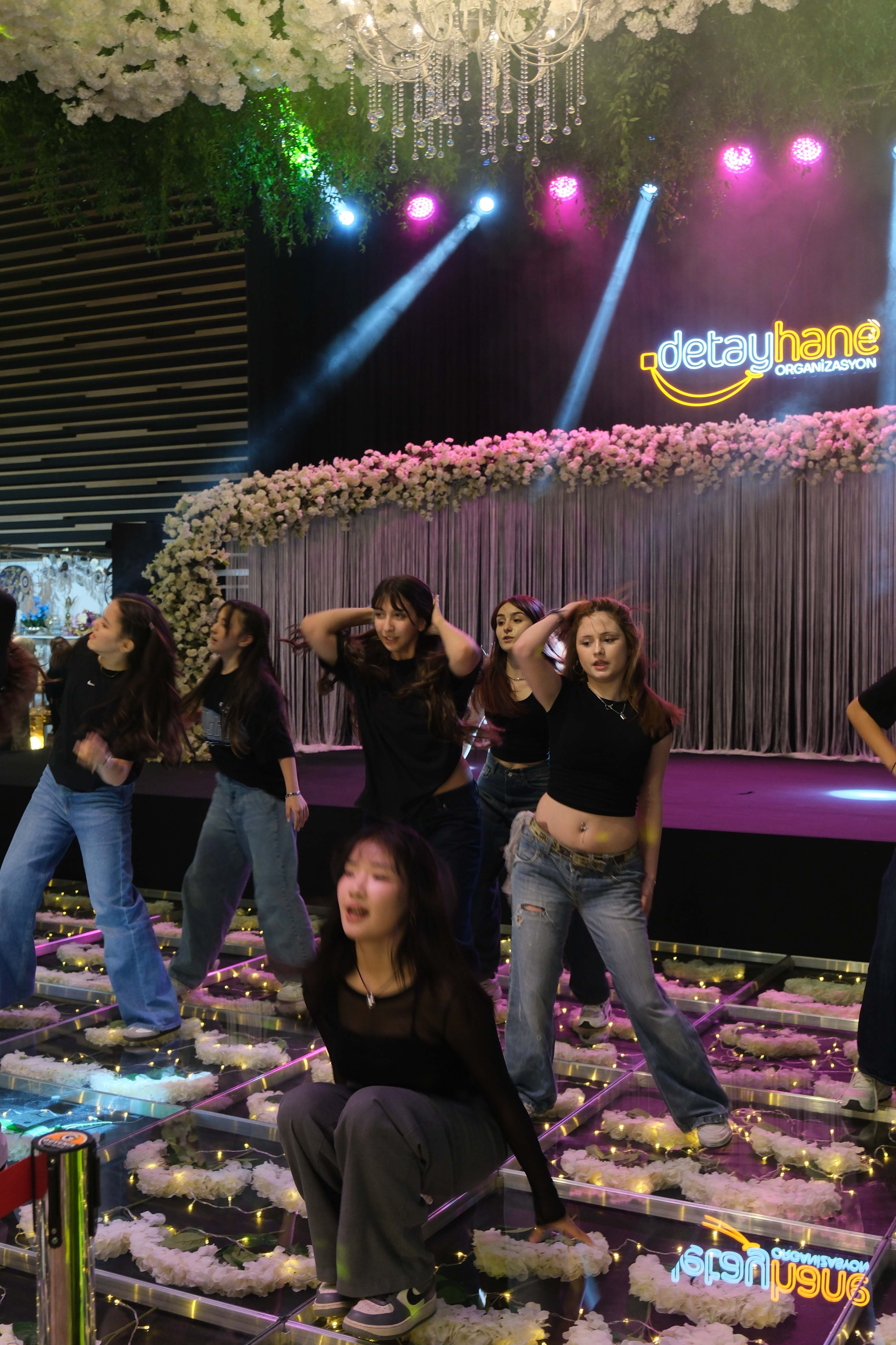 Senkron Dans Gösterisi